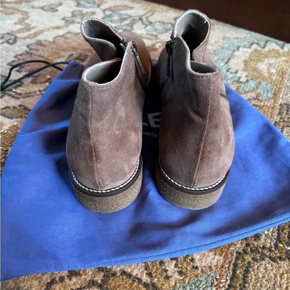 ITALEAU Tan Suede Waterproof Side Zip Booties Size 11/42 With Dust Bag - Picture 5 of 8